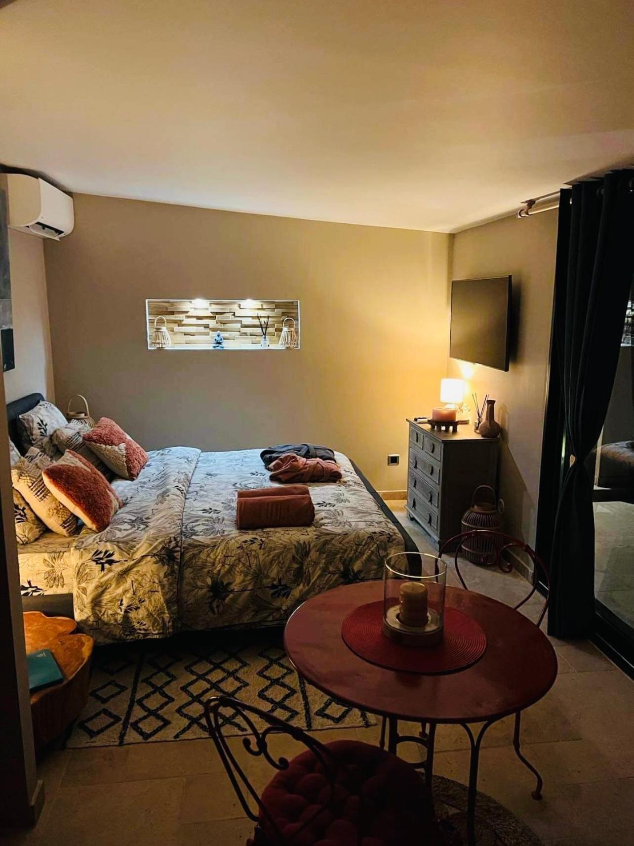 Le Cocoon Lodge Du Gapeau & Massage Solliès-Pont Extérieur photo
