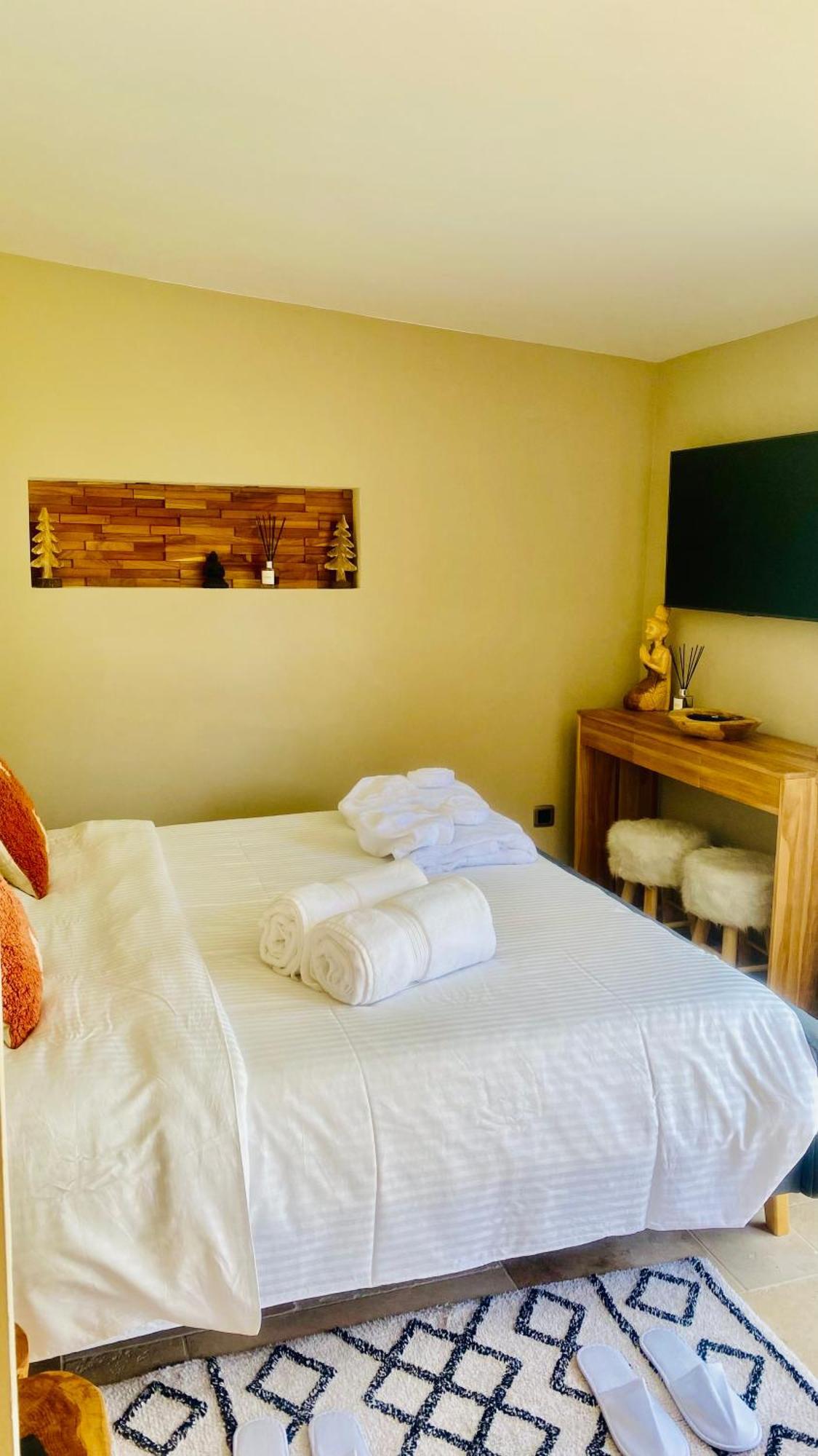 Le Cocoon Lodge Du Gapeau & Massage Solliès-Pont Chambre photo